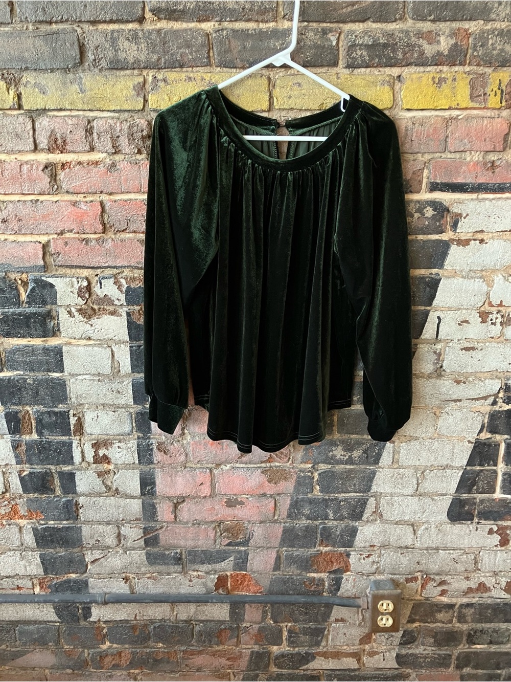 Velvet Long-Sleeve Scoop Neck Top - Dark Green sz M
